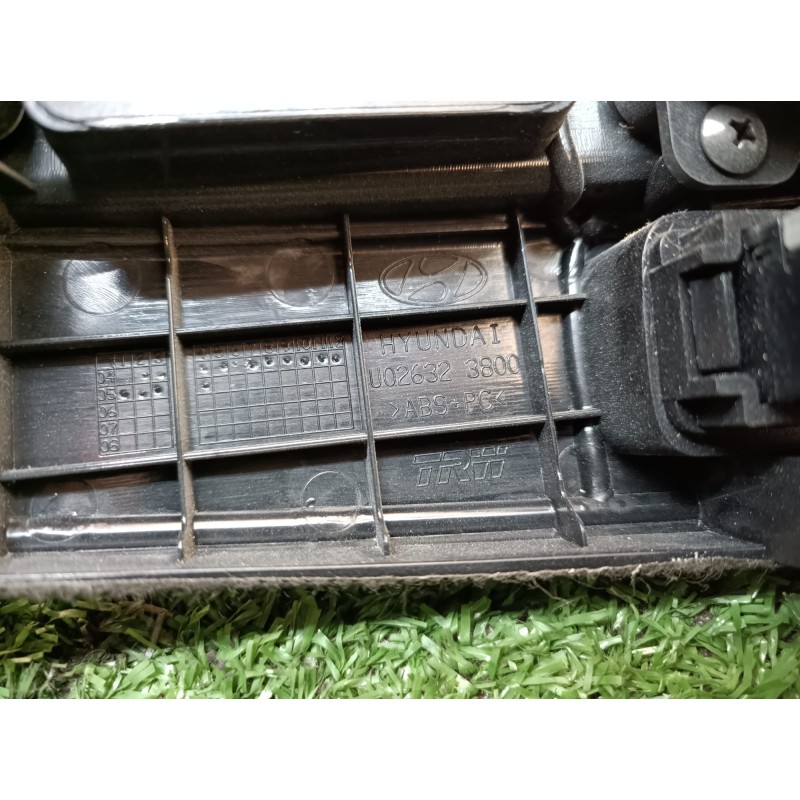 Recambio de moldura consola central delantera para hyundai tucson (jm) 2,0 classic 4x2 referencia OEM IAM U026323800 U026323800 