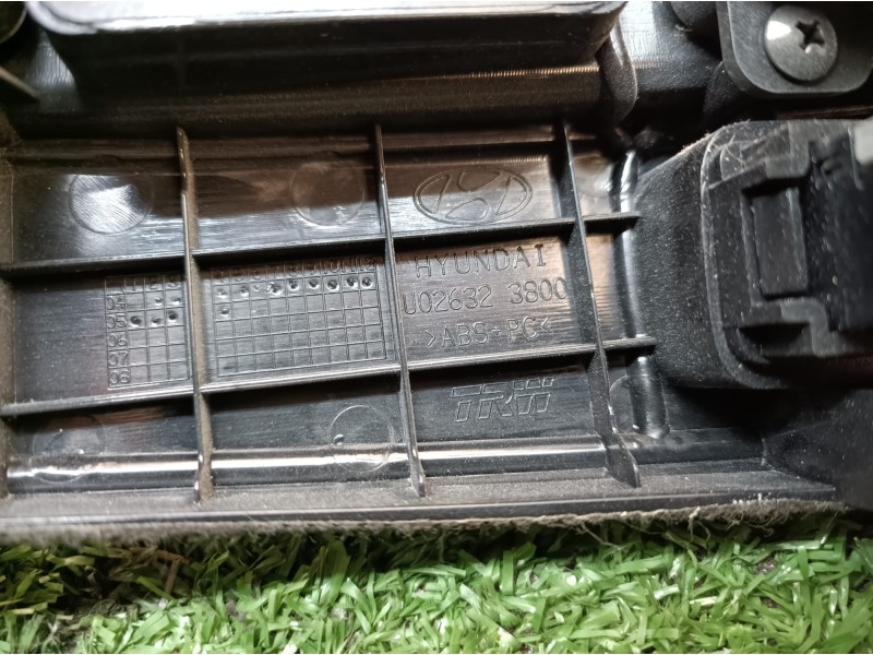 Recambio de moldura consola central delantera para hyundai tucson (jm) 2,0 classic 4x2 referencia OEM IAM U026323800 U026323800 