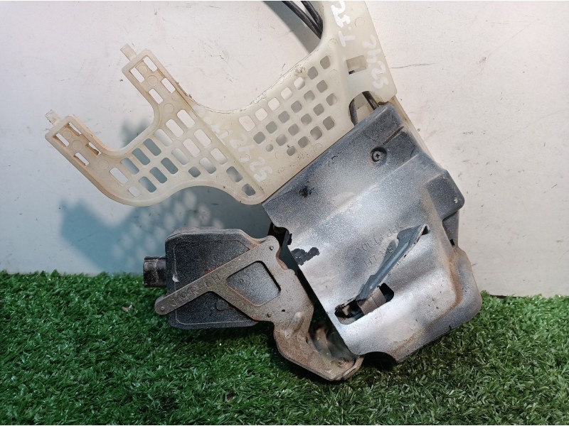 Recambio de cerradura puerta trasera izquierda para hyundai tucson (jm) 2,0 classic 4x2 referencia OEM IAM   