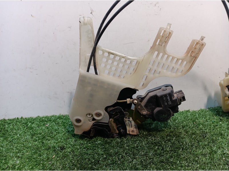 Recambio de cerradura puerta trasera izquierda para hyundai tucson (jm) 2,0 classic 4x2 referencia OEM IAM   