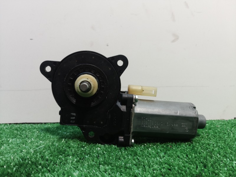 Recambio de motor elevalunas delantero izquierdo para ford fiesta (cbk) referencia OEM IAM 0130821938 0130821938 0130821938