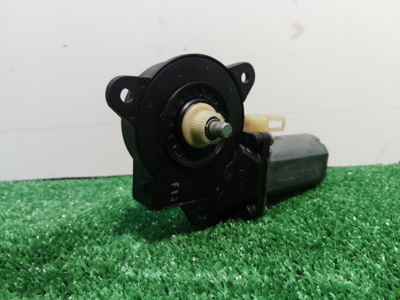 Recambio de motor elevalunas delantero izquierdo para ford fiesta (cbk) referencia OEM IAM 0130821938 0130821938 0130821938