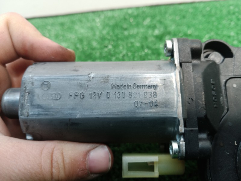 Recambio de motor elevalunas delantero izquierdo para ford fiesta (cbk) referencia OEM IAM 0130821938 0130821938 0130821938