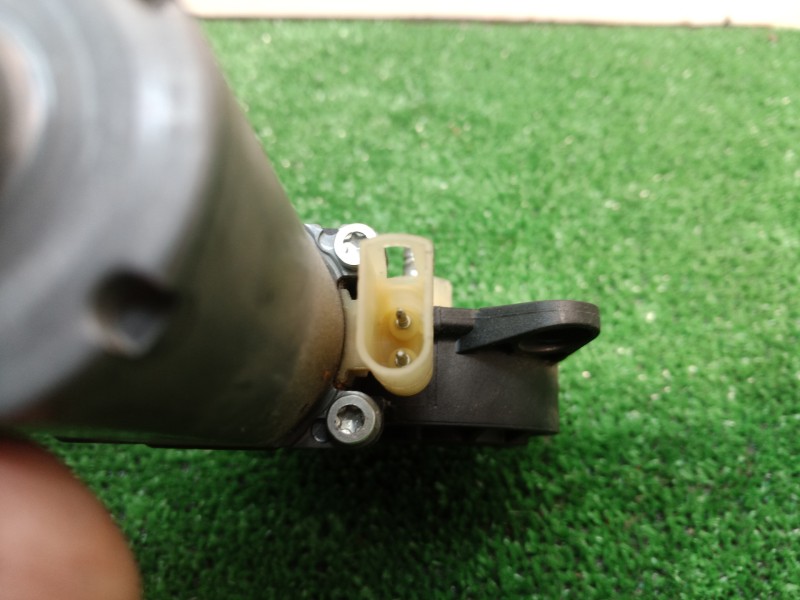 Recambio de motor elevalunas delantero izquierdo para ford fiesta (cbk) referencia OEM IAM 0130821938 0130821938 0130821938