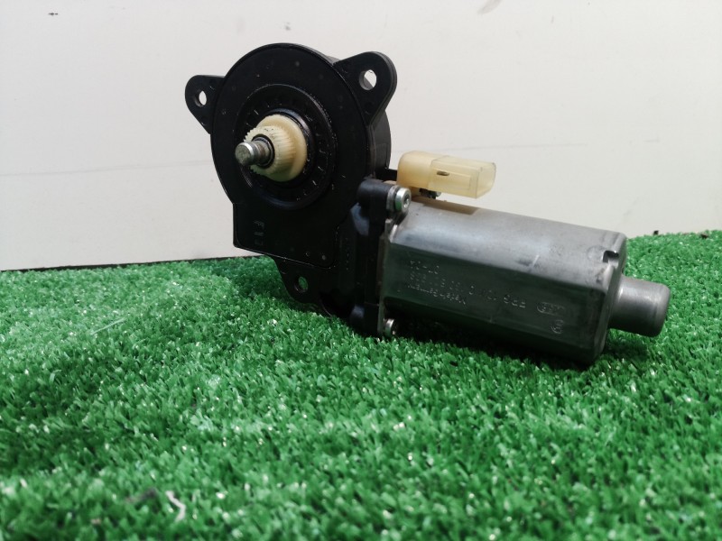 Recambio de motor elevalunas delantero izquierdo para ford fiesta (cbk) referencia OEM IAM 0130821938 0130821938 0130821938