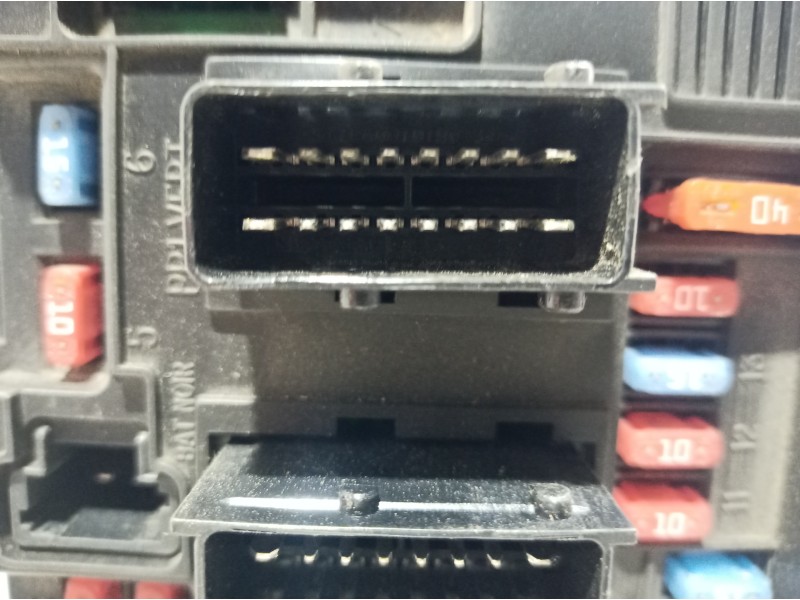 Recambio de caja reles / fusibles para citroën c3 referencia OEM IAM 964349878000 964349878000 964349878000