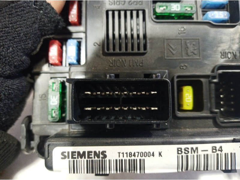 Recambio de caja reles / fusibles para citroën c3 referencia OEM IAM 964349878000 964349878000 964349878000