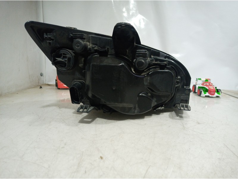 Recambio de faro izquierdo para ford focus berlina (cap) 2.0 tdci cat referencia OEM IAM   