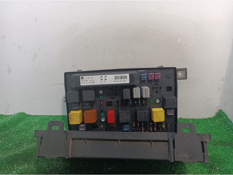 Recambio de caja reles / fusibles para opel astra h berlina cosmo referencia OEM IAM 15349211 15349211 743381