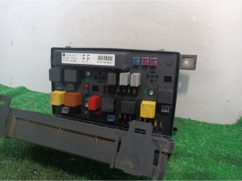 Recambio de caja reles / fusibles para opel astra h berlina cosmo referencia OEM IAM 15349211 15349211 743381