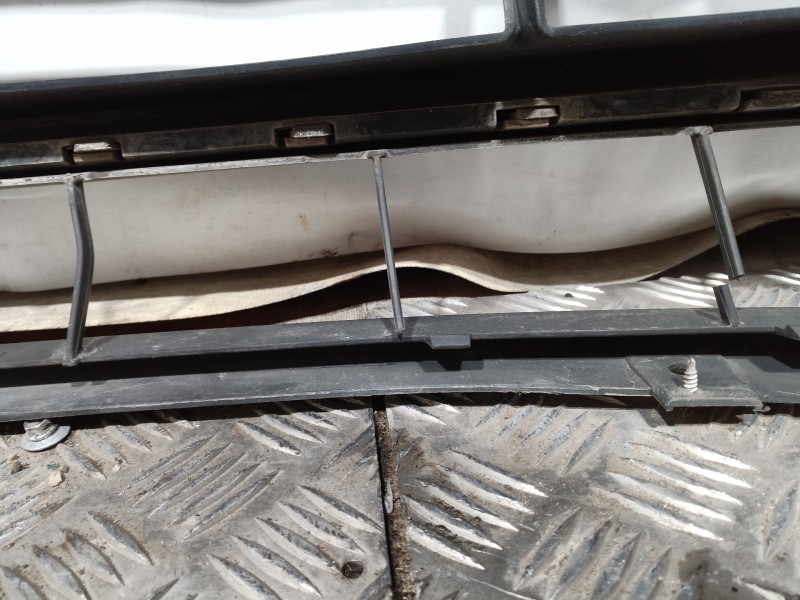 Recambio de paragolpes delantero para ford focus berlina (cap) titanium referencia OEM IAM   