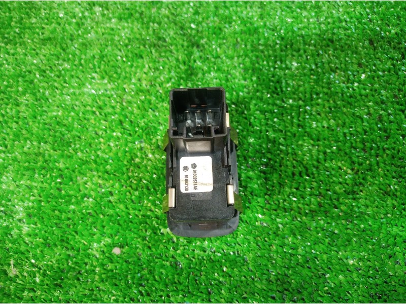 Recambio de mando elevalunas trasero derecho para dodge journey sxt referencia OEM IAM 04602531AE 04602531AE 04602531AE