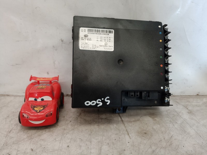 Recambio de caja reles / fusibles para mercedes-benz clase s (w221) berlina 500 l (221.171) referencia OEM IAM A2215408745 A2215