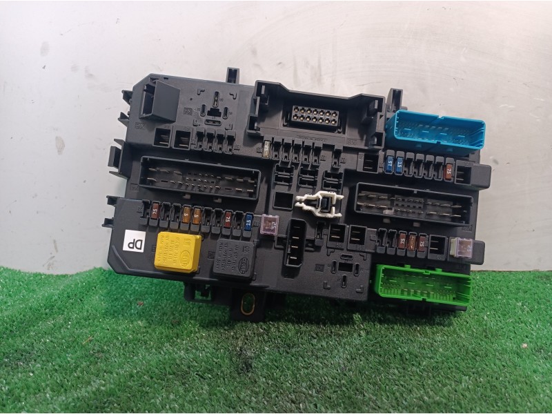 Recambio de caja reles / fusibles para opel astra h berlina cosmo referencia OEM IAM 13181278 13181278 5DK00866931