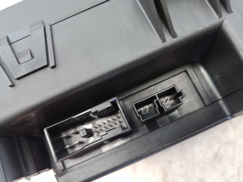 Recambio de caja reles / fusibles para mercedes-benz clase s (w221) berlina 500 l (221.171) referencia OEM IAM A2215408745 A2215