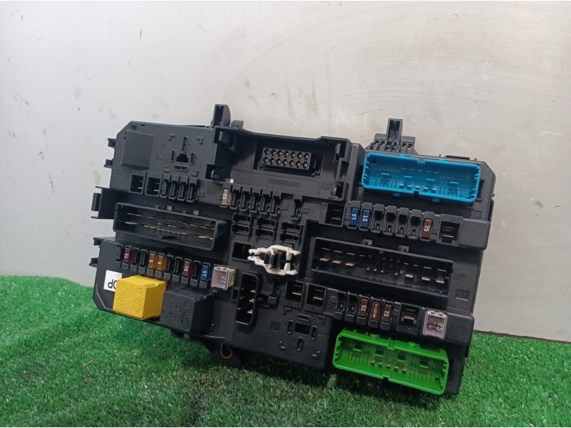 Recambio de caja reles / fusibles para opel astra h berlina cosmo referencia OEM IAM 13181278 13181278 5DK00866931