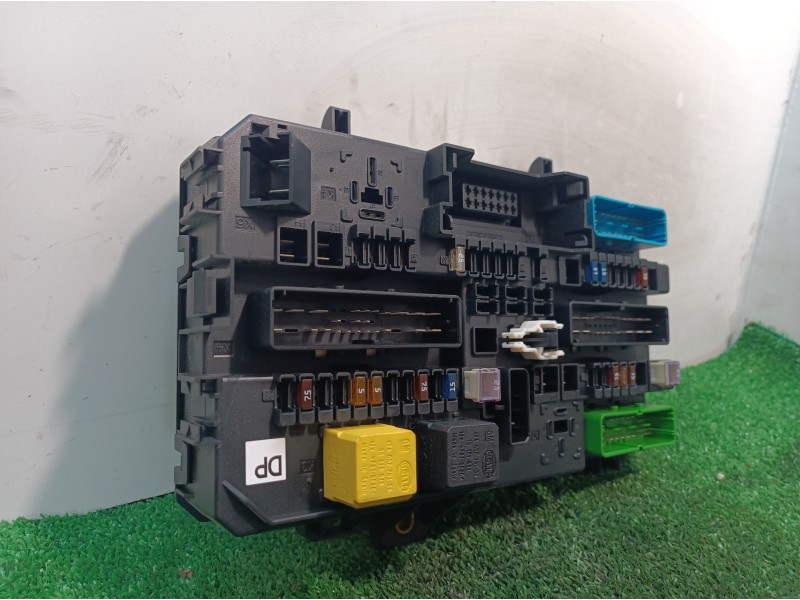 Recambio de caja reles / fusibles para opel astra h berlina cosmo referencia OEM IAM 13181278 13181278 5DK00866931