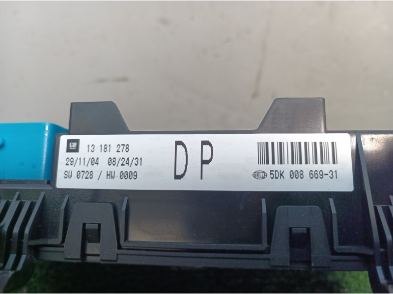 Recambio de caja reles / fusibles para opel astra h berlina cosmo referencia OEM IAM 13181278 13181278 5DK00866931