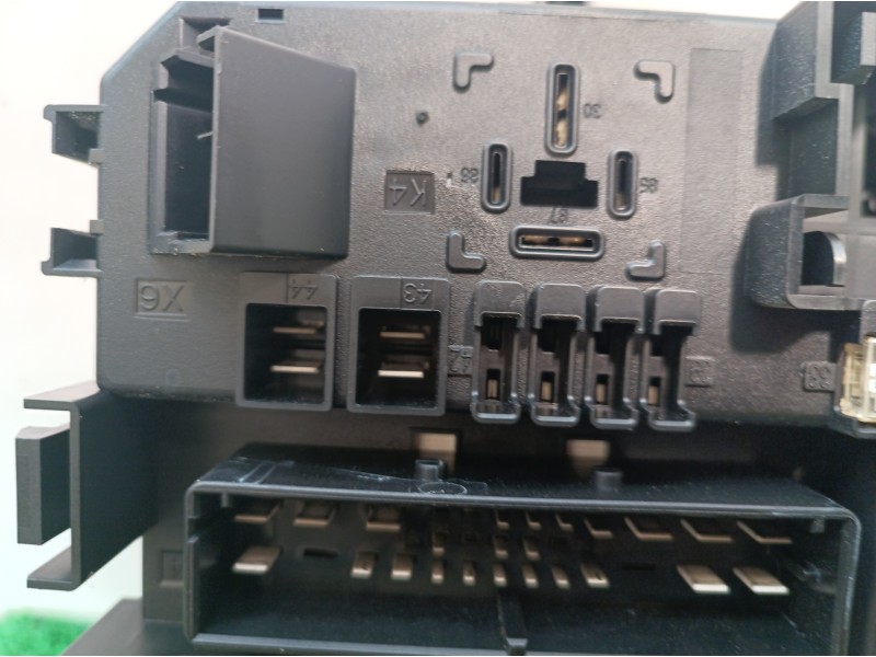 Recambio de caja reles / fusibles para opel astra h berlina cosmo referencia OEM IAM 13181278 13181278 5DK00866931