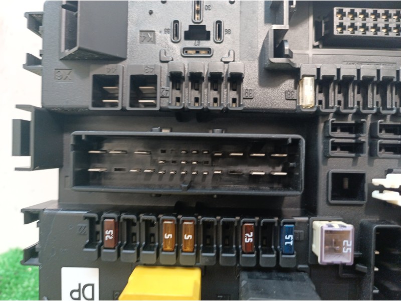 Recambio de caja reles / fusibles para opel astra h berlina cosmo referencia OEM IAM 13181278 13181278 5DK00866931
