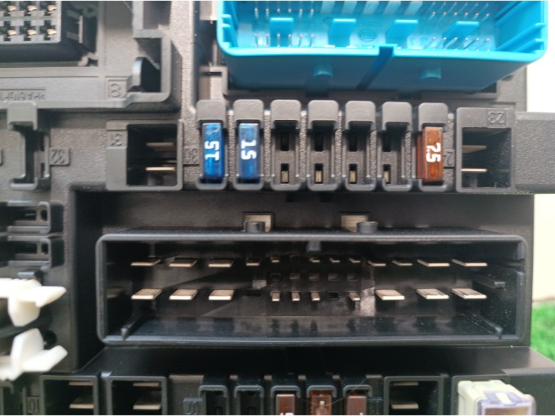 Recambio de caja reles / fusibles para opel astra h berlina cosmo referencia OEM IAM 13181278 13181278 5DK00866931