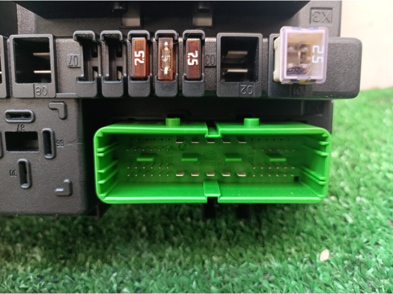 Recambio de caja reles / fusibles para opel astra h berlina cosmo referencia OEM IAM 13181278 13181278 5DK00866931