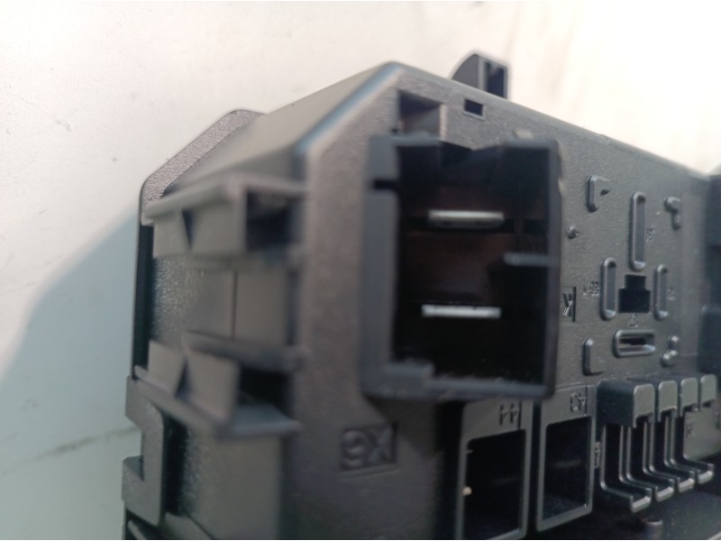 Recambio de caja reles / fusibles para opel astra h berlina cosmo referencia OEM IAM 13181278 13181278 5DK00866931
