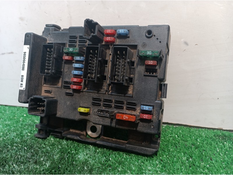 Recambio de caja reles / fusibles para peugeot 307 (s1) xr referencia OEM IAM 9650664080 9650664080 9650664080