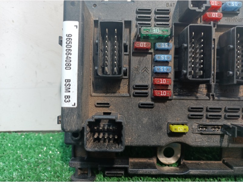 Recambio de caja reles / fusibles para peugeot 307 (s1) xr referencia OEM IAM 9650664080 9650664080 9650664080