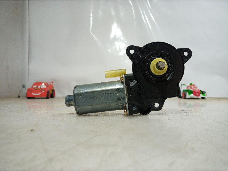 Recambio de motor elevalunas delantero derecho para ford fiesta (cbk) ambiente referencia OEM IAM 0130821939 0130821939 01308219