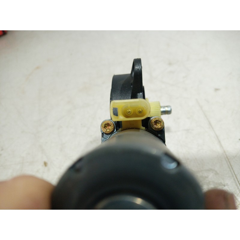 Recambio de motor elevalunas delantero derecho para ford fiesta (cbk) ambiente referencia OEM IAM 0130821939 0130821939 01308219