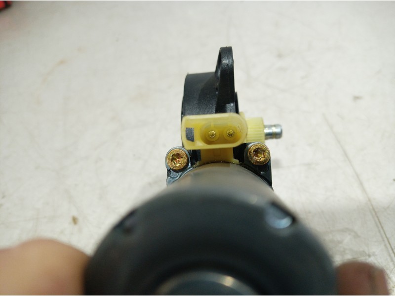 Recambio de motor elevalunas delantero derecho para ford fiesta (cbk) ambiente referencia OEM IAM 0130821939 0130821939 01308219