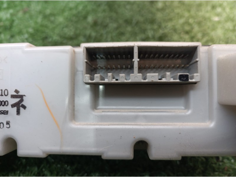 Recambio de mando calefaccion / aire acondicionado para nissan x-trail (t30) comfort referencia OEM IAM 27500EQ410 27500EQ410 A0