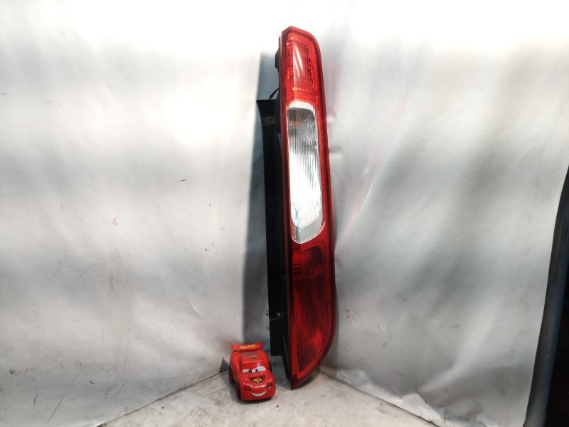 Recambio de piloto trasero derecho para ford focus berlina (cap) 2.0 tdci cat referencia OEM IAM 4M5113404A 4M5113404A 4M5113404