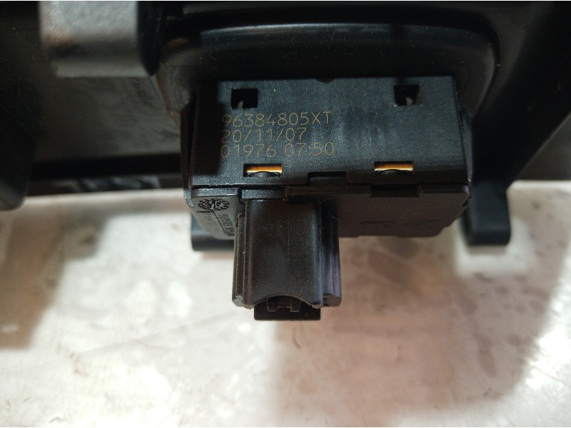 Recambio de moldura para citroën c4 picasso exclusive referencia OEM IAM 9659737877 9659737877 9659737877