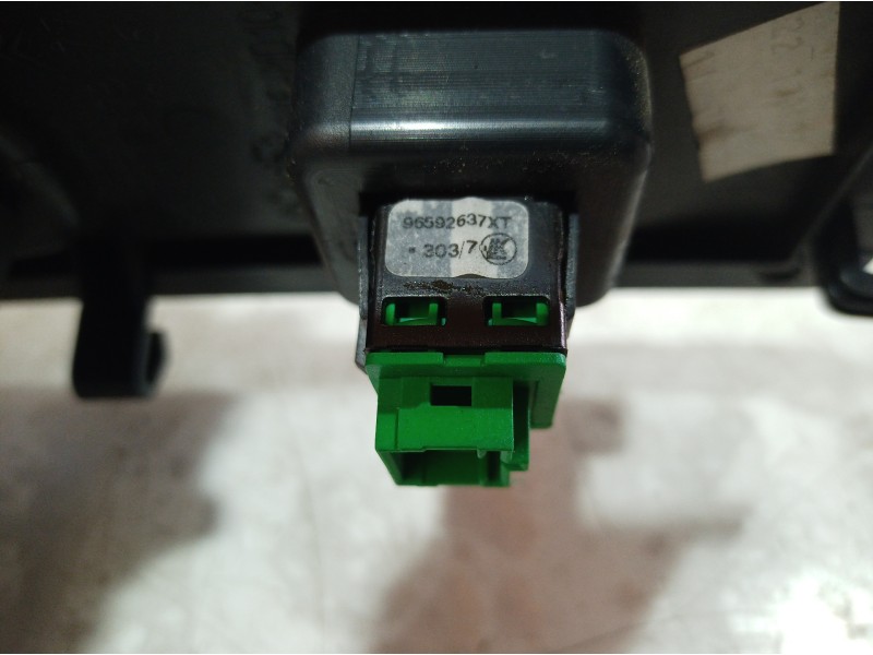 Recambio de moldura para citroën c4 picasso exclusive referencia OEM IAM 9659737877 9659737877 9659737877