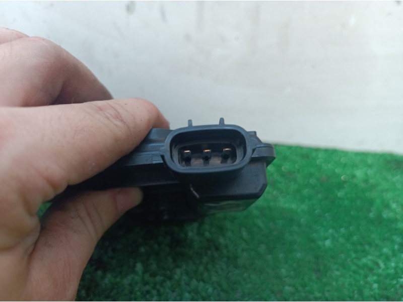 Recambio de cerradura maletero / porton para toyota auris luna+ referencia OEM IAM   