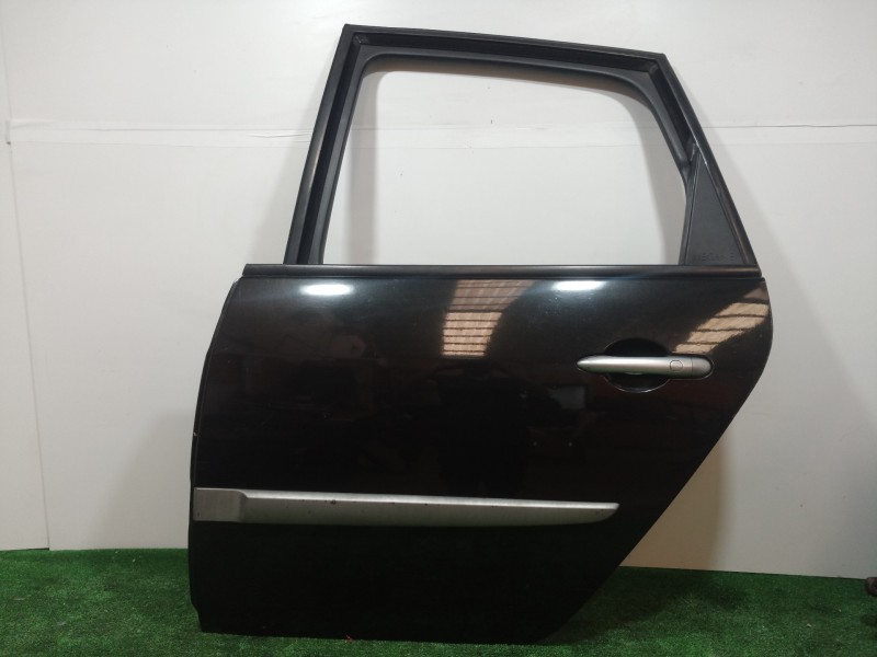 Recambio de puerta trasera izquierda para renault scenic ii confort dynamique referencia OEM IAM  5 PUERTAS 5 PUERTAS