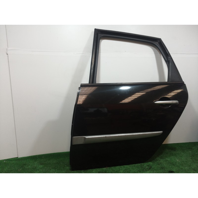 Recambio de puerta trasera izquierda para renault scenic ii confort dynamique referencia OEM IAM  5 PUERTAS 5 PUERTAS