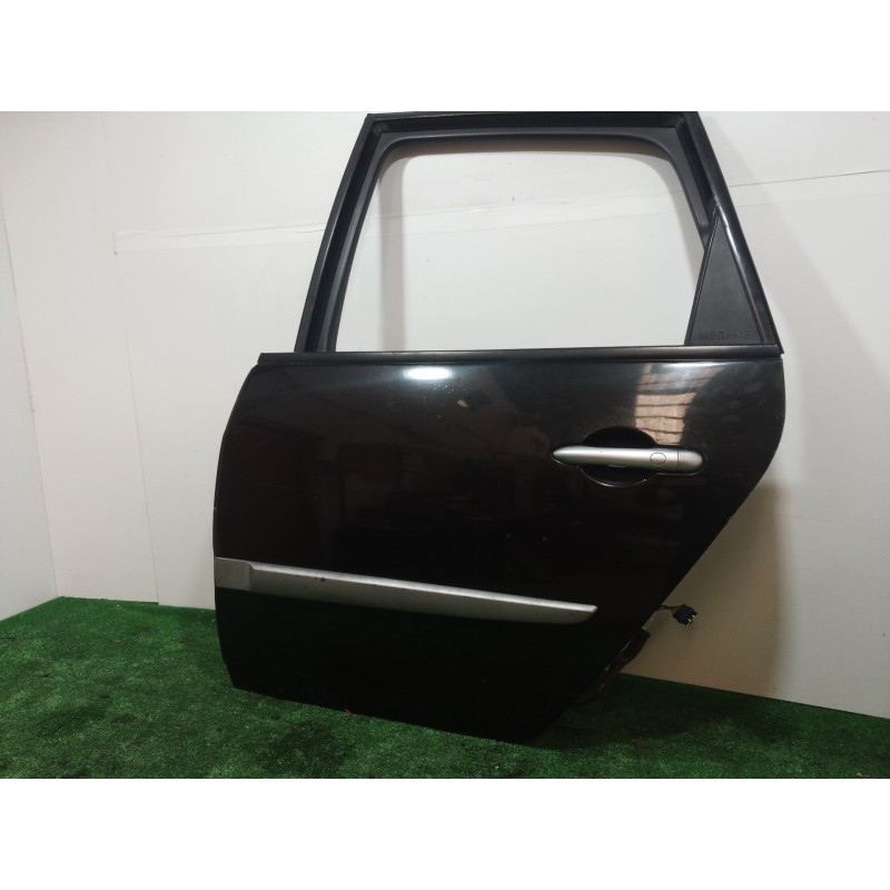 Recambio de puerta trasera izquierda para renault scenic ii confort dynamique referencia OEM IAM  5 PUERTAS 5 PUERTAS