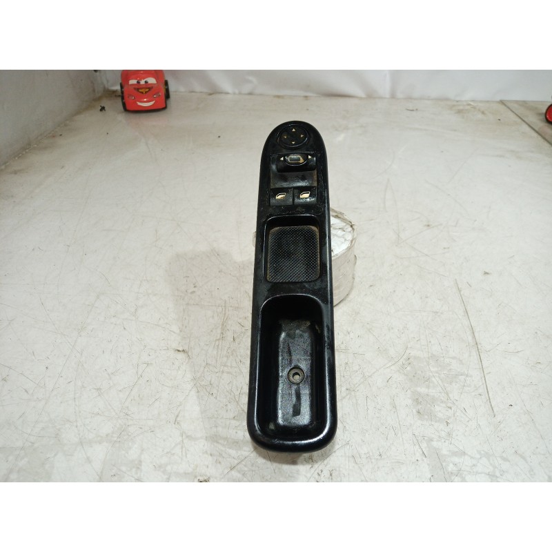 Recambio de mando elevalunas delantero izquierdo para peugeot 306 berlina 3/4/5 puertas (s2) referencia OEM IAM 96351622XT 96351