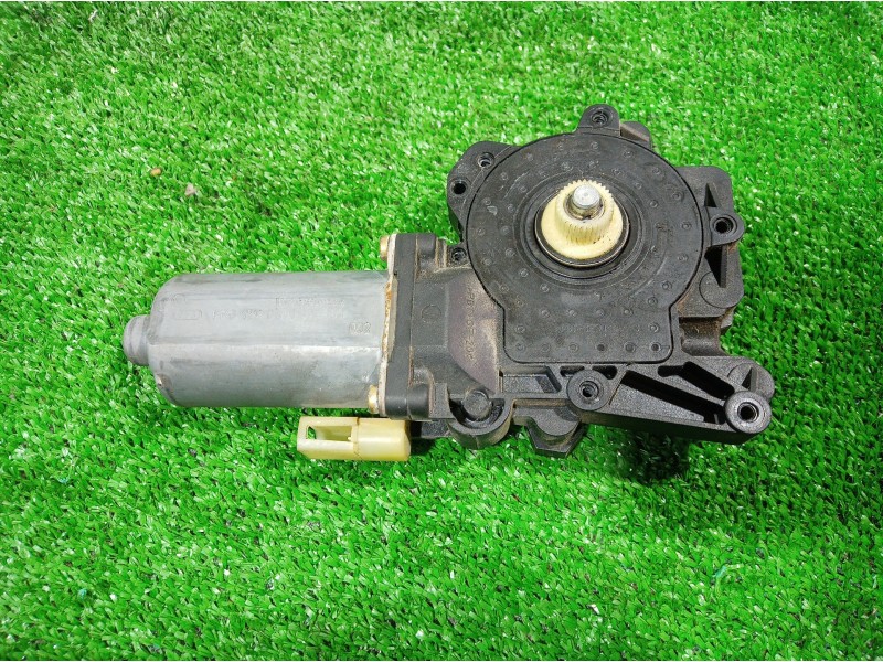 Recambio de motor elevalunas delantero derecho para ford fiesta berlina (dx) referencia OEM IAM 0130821683 0130821683 0130821683