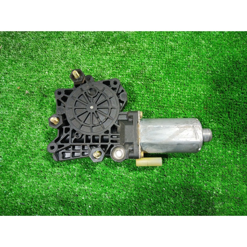 Recambio de motor elevalunas delantero derecho para ford fiesta berlina (dx) referencia OEM IAM 0130821683 0130821683 0130821683