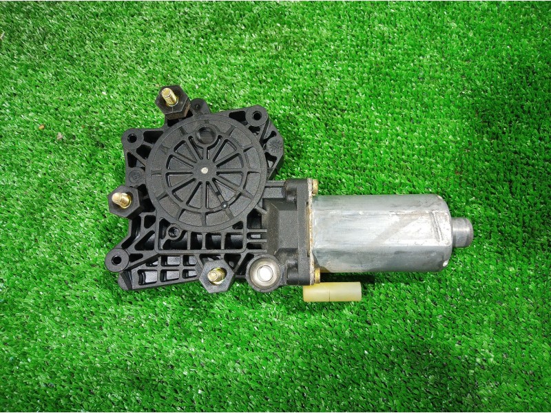 Recambio de motor elevalunas delantero derecho para ford fiesta berlina (dx) referencia OEM IAM 0130821683 0130821683 0130821683