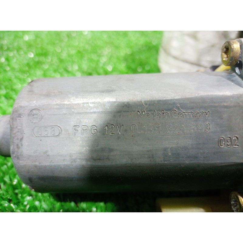 Recambio de motor elevalunas delantero derecho para ford fiesta berlina (dx) referencia OEM IAM 0130821683 0130821683 0130821683