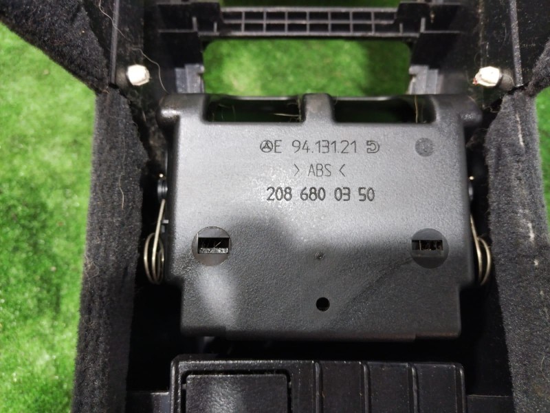 Recambio de consola central tras. para mercedes-benz clase clk (w208) coupe 200 (208.335) referencia OEM IAM 2086800350 20868003