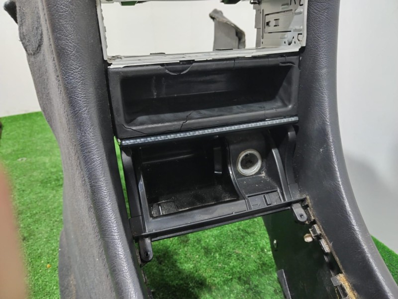 Recambio de consola central tras. para mercedes-benz clase clk (w208) coupe 200 (208.335) referencia OEM IAM 2086800350 20868003