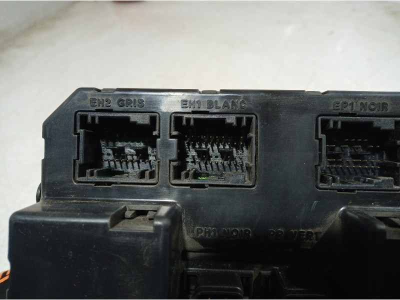 Recambio de caja reles / fusibles para peugeot 307 (s1) referencia OEM IAM 9651197680A 9651197680A 9651197680