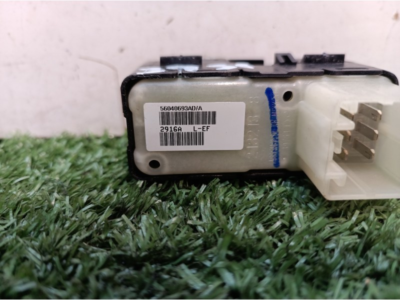 Recambio de mando elevalunas trasero derecho para dodge caliber s referencia OEM IAM 56040693ADA 56040693ADA 2132138