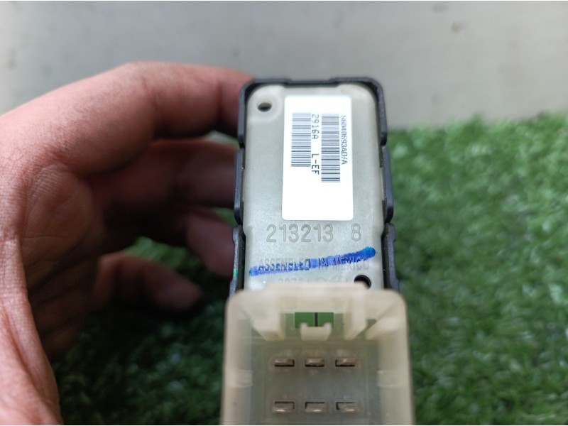 Recambio de mando elevalunas trasero derecho para dodge caliber s referencia OEM IAM 56040693ADA 56040693ADA 2132138